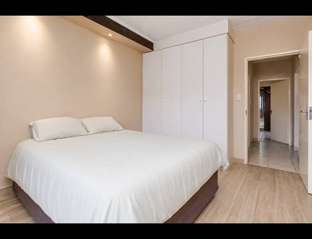 2 BEDROOM APARTMENT FOR SALE IN SUNNINGHILL